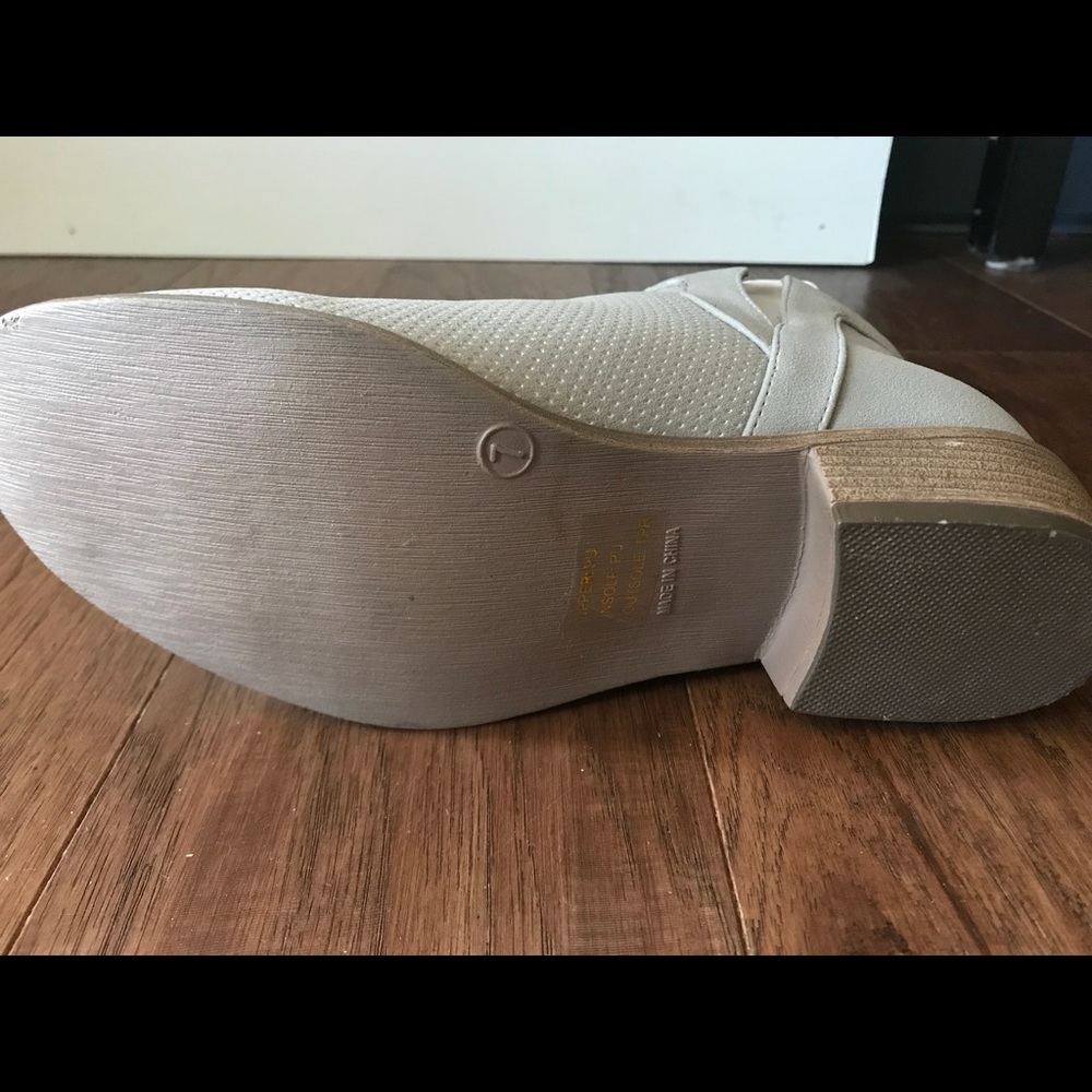 Grey Booties - Picture 3 of 4